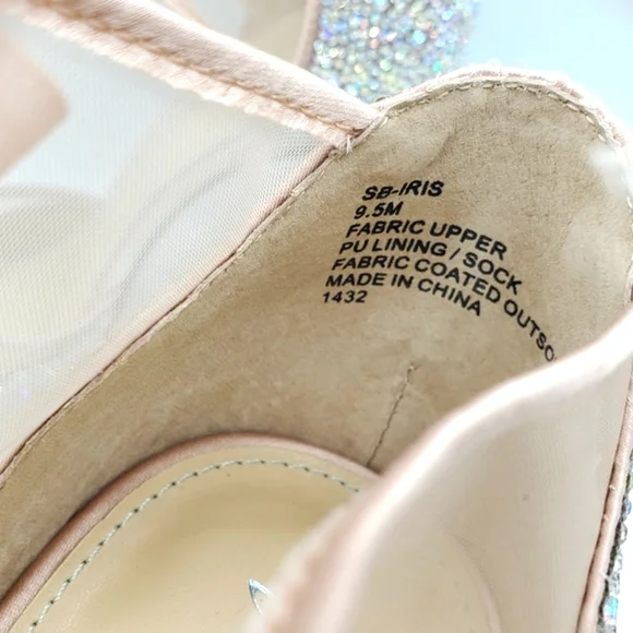 Betsey Johnson Iris pumps NWOB - Picture 10 of 12